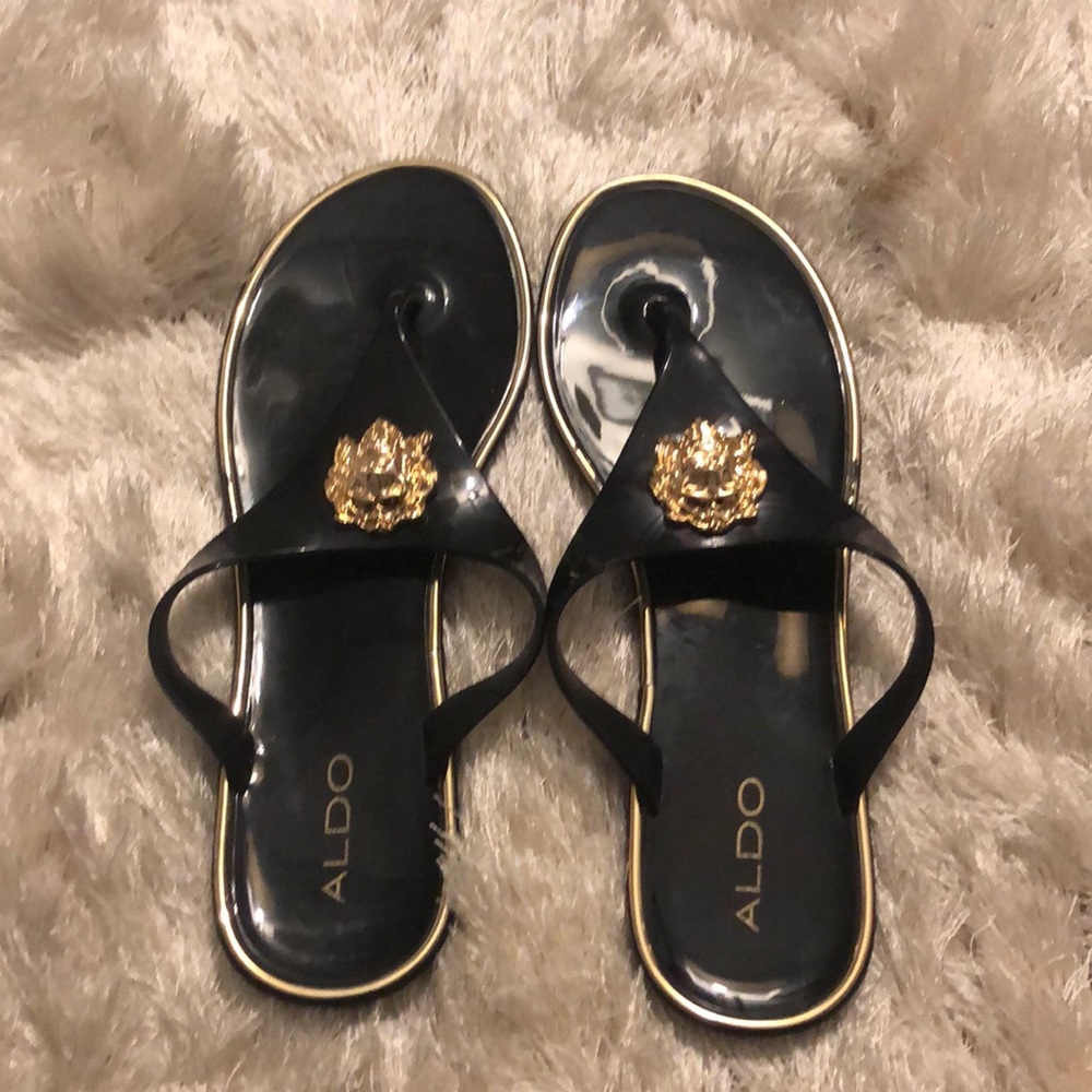 EUC Aldo flip flops